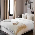 Apartment Spacious Shared 5br In The Heart Of *