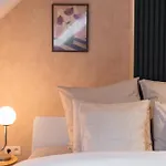Spacious Shared 5br In The Heart Of דירה גנט