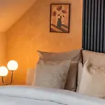 Spacious Shared 5br In The Heart Of * גנט