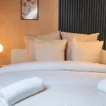 Spacious Shared 5br In The Heart Of גנט