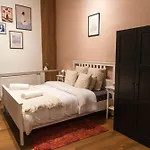 Spacious Shared 5br In The Heart Of *