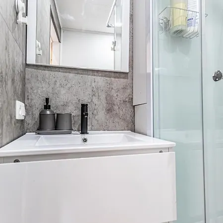 Spacious Shared 5br In The Heart Of