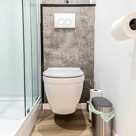 Spacious Shared 5br In The Heart Of Apartment