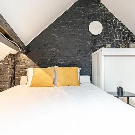 Apartment Spacious Shared 5br In The Heart Of *