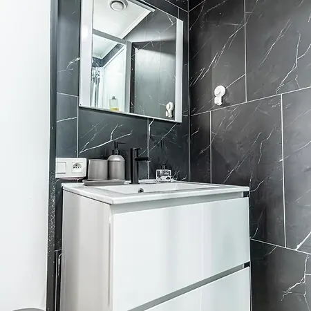 Spacious Shared 5br In The Heart Of *