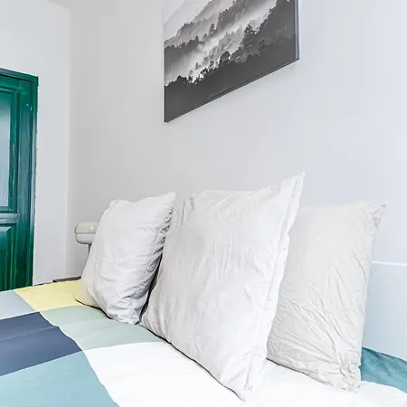 Apartment Spacious Shared 5br In The Heart Of *