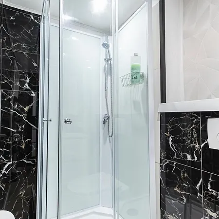 Spacious Shared 5br In The Heart Of Apartment *