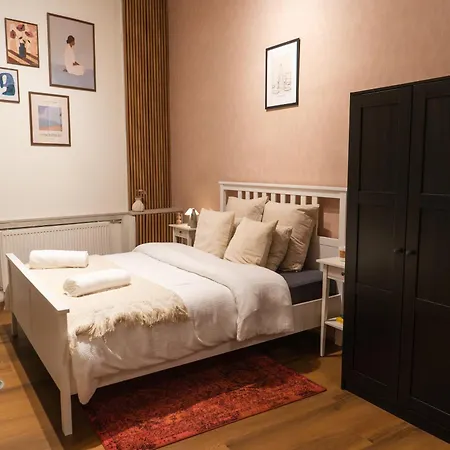 Spacious 6 With Shared Kitchen In The Heart Of *