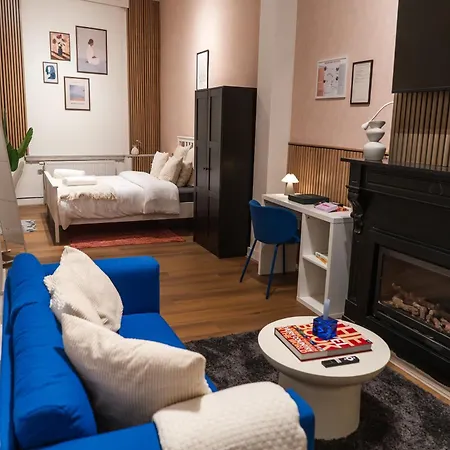 Spacious 6 With Shared Kitchen In The Heart Of Lägenhet