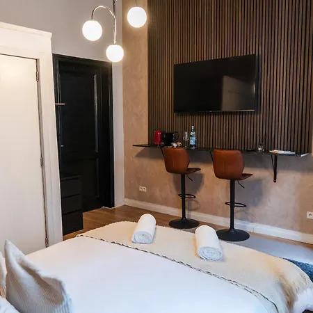 Spacious 6 With Shared Kitchen In The Heart Of * גנט