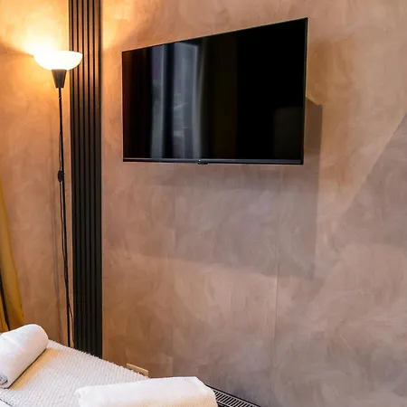 Spacious 6 With Shared Kitchen In The Heart Of * גנט